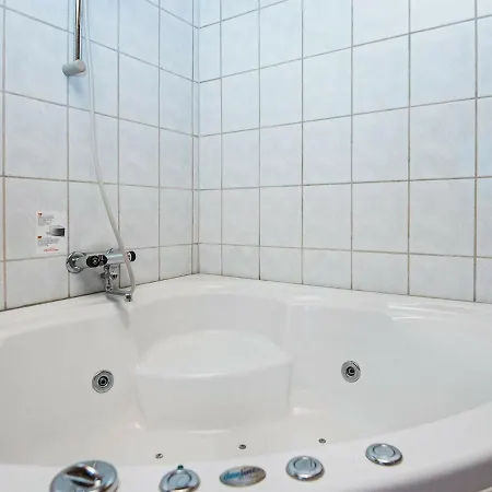 Ferienhaus Four-bedroom Holiday In Vaeggerlose 5